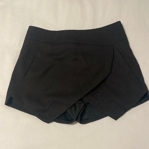 Rumour Boutique XS black envelop skirt
